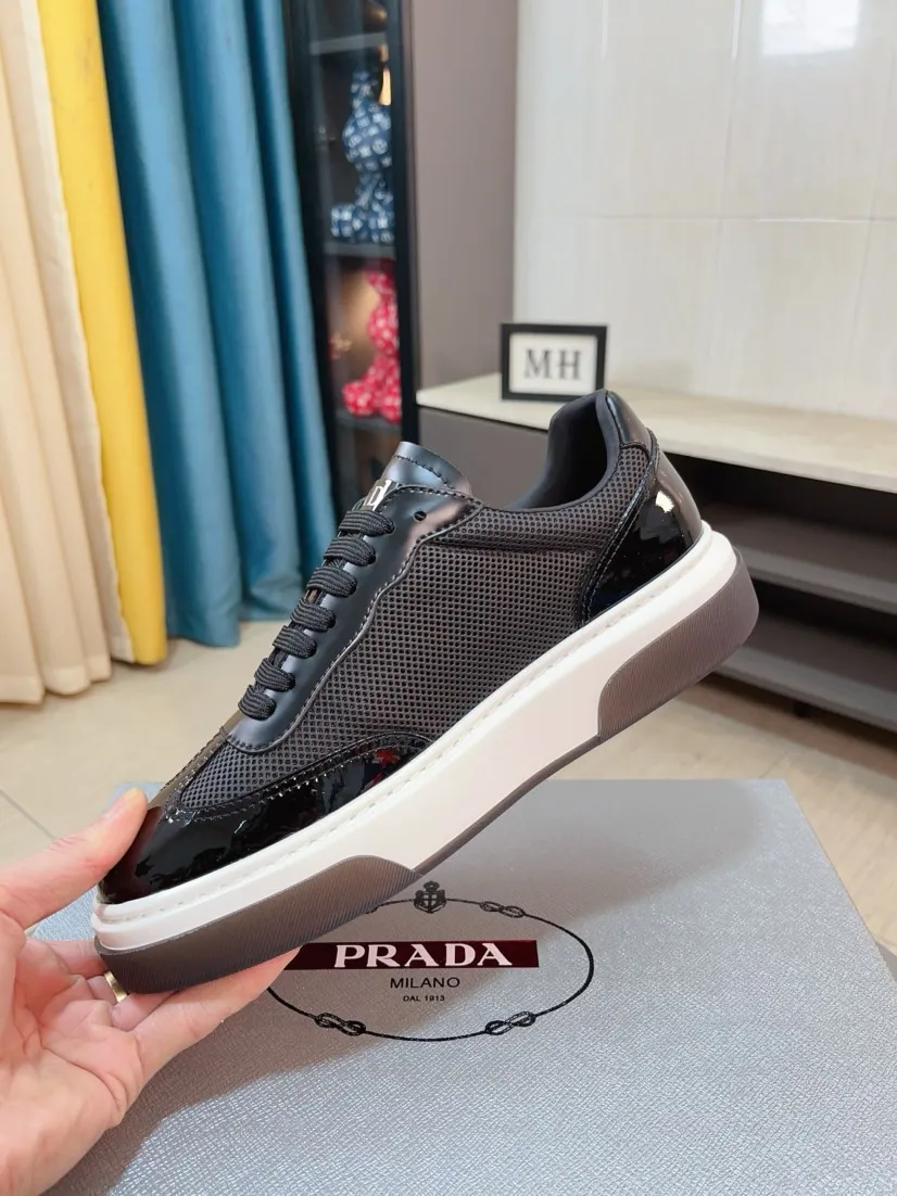 Men's shoes 💰600🌹🌹High-quality new Prada counters are launched simultaneously. The new men's shoes and 😘fabrics are selected from imported mesh and glue-spraying technology. Imported cowhide lining. 👍🏿High-end☄️Open-molded non-slip rubber outsole, exquisite lines, simple and elegant, comfortable and high-end for leisure travel. Code number: 38 to 44